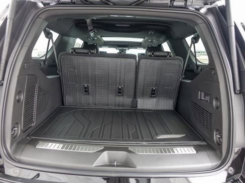 New 2026 Chevrolet Suburban Premier AWD/4WD image 8