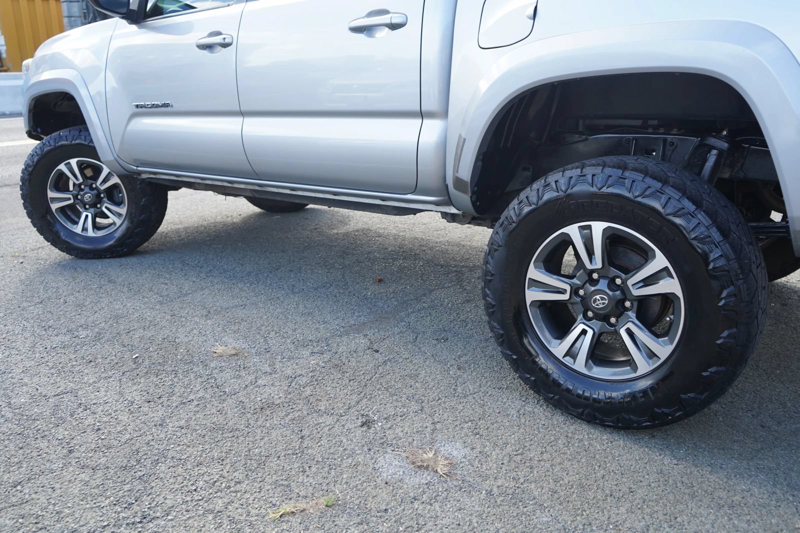 Used 2017 Toyota Tacoma TRD Sport RWD image 6