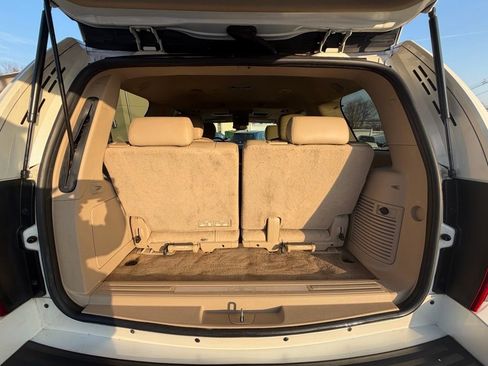 Used 2011 Cadillac Escalade Premium image 21