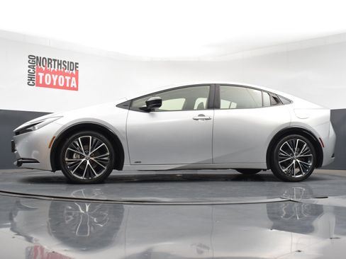 Used 2023 Toyota Prius XLE image 27