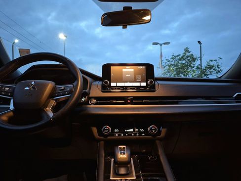 Used 2022 Mitsubishi Outlander SE FWD image 19