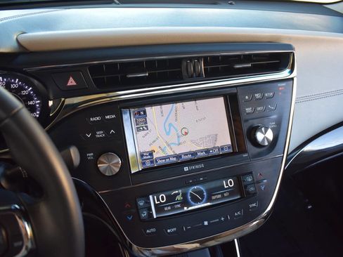 Used 2014 Toyota Avalon Limited w/ Technology Package FWD image 27