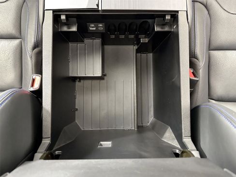 Used 2022 Toyota Tundra Platinum image 37