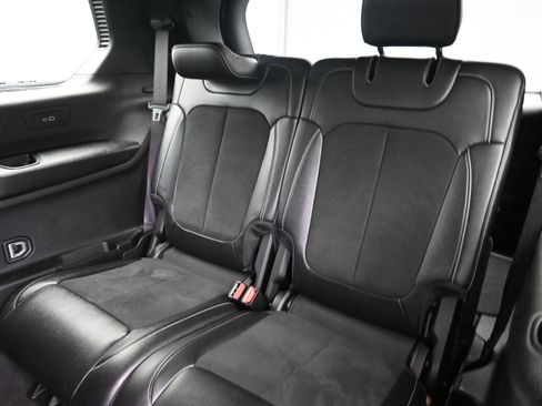 Used 2024 Jeep Grand Cherokee L Altitude image 23