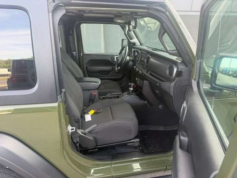Used 2022 Jeep Wrangler Sport AWD/4WD image 10