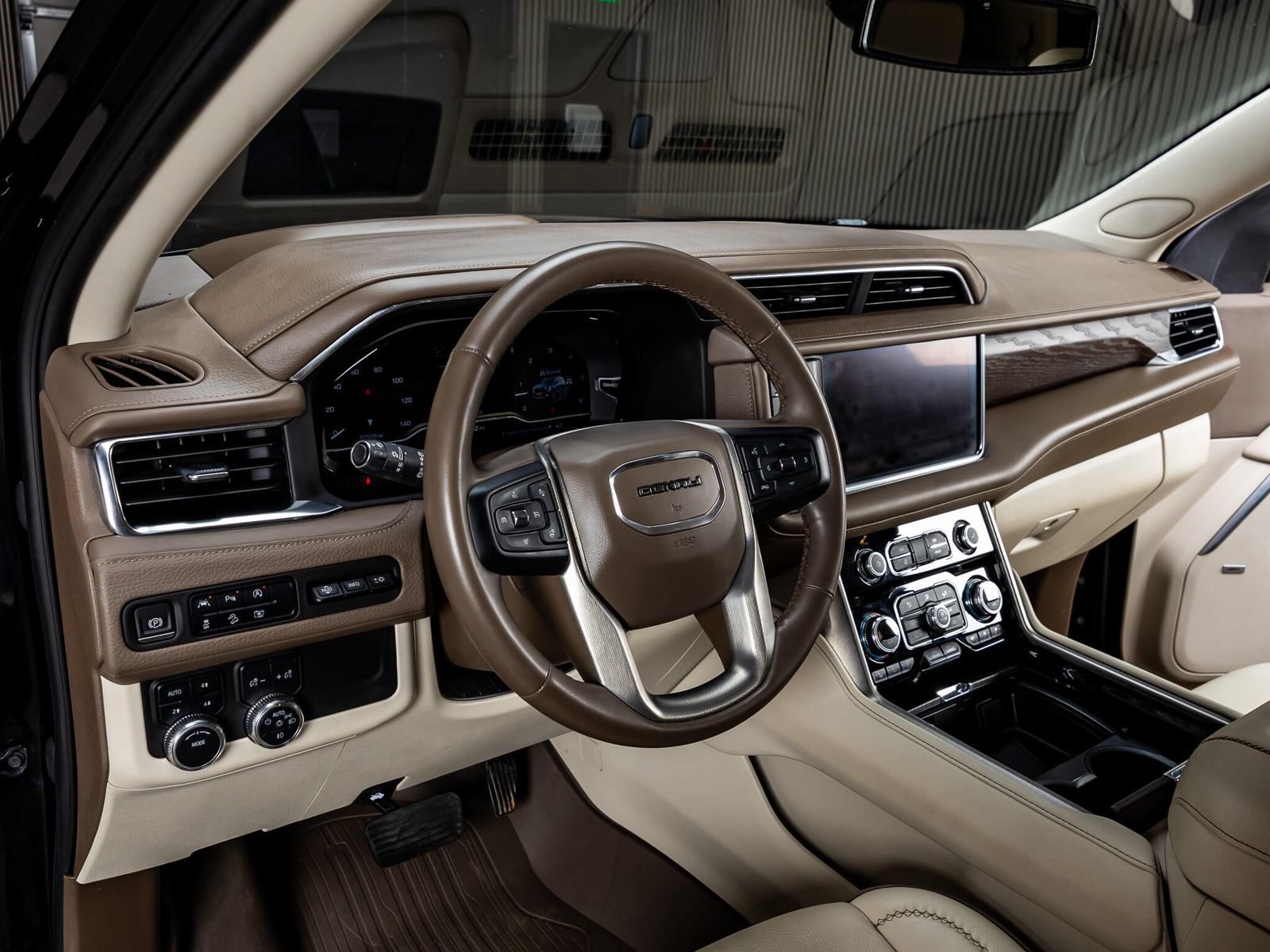 Used 2023 GMC Yukon Denali AWD/4WD image 13