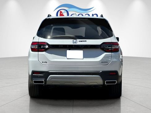 New 2025 Honda Pilot Touring image 5