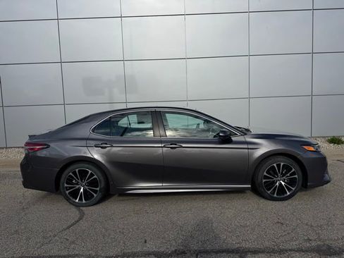 Used 2018 Toyota Camry SE w/ Moonroof Package FWD image 37