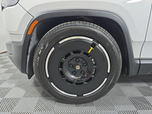 Used 2025 Rivian R1S Adventure AWD/4WD image 9