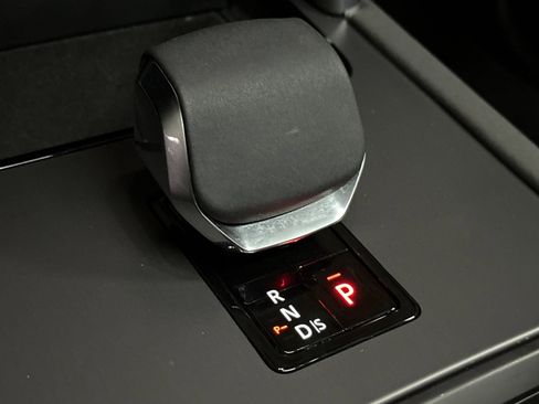 Used 2024 Land Rover Discovery Sport S image 23