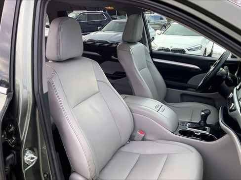 Used 2015 Toyota Highlander XLE image 8