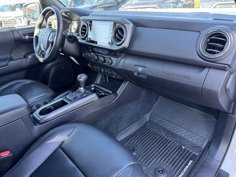 Used 2020 Toyota Tacoma TRD Off-Road image 37