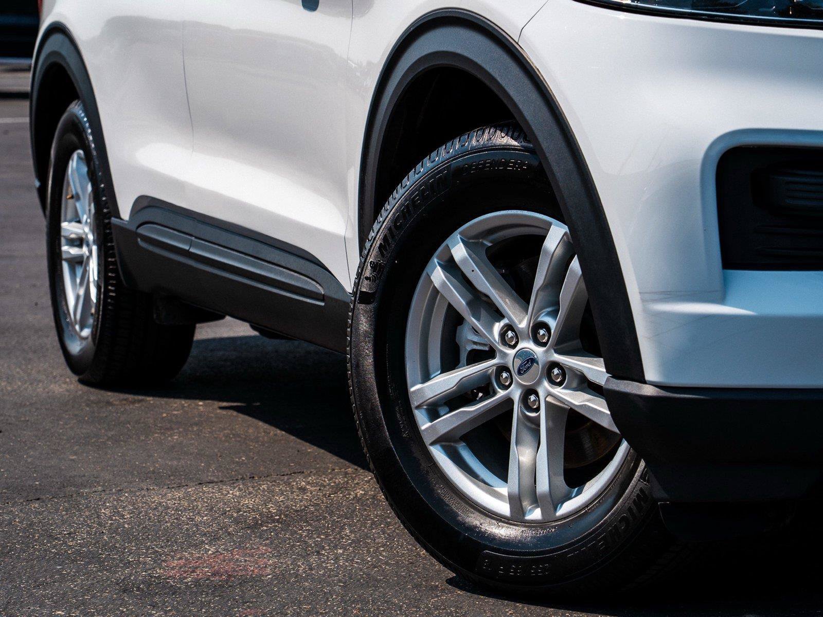 Used 2022 Ford Explorer 2WD image 2
