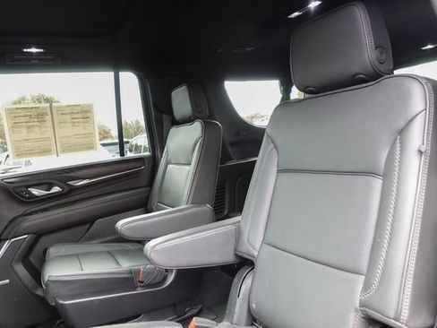 Used 2023 GMC Yukon XL Denali image 25