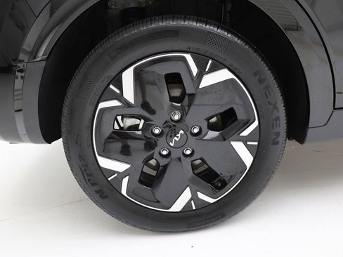 Used 2024 Kia Niro Wind w/ Wind Preserve Package FWD image 9