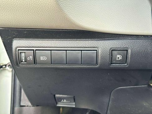 Used 2021 Toyota Corolla LE FWD image 21