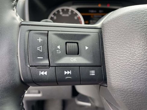 Used 2025 Nissan Rogue SV FWD image 20