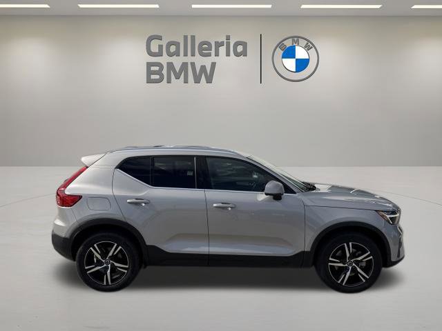 Used 2025 Volvo XC40 B5 Core AWD/4WD image 4