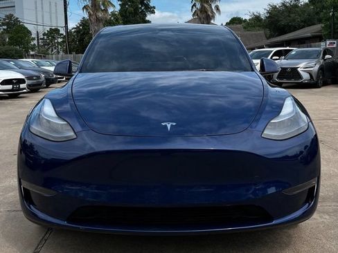 Used 2025 Tesla Model Y Long Range RWD image 2