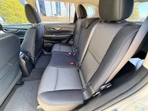 Used 2017 Nissan Rogue S image 18