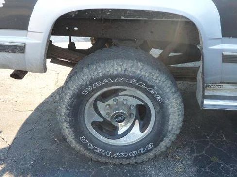 Used 1992 Chevrolet Silverado 2500 4x4 Regular Cab image 8