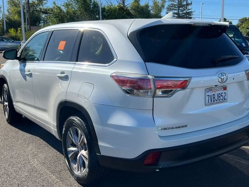 Used 2014 Toyota Highlander Plus FWD image 6