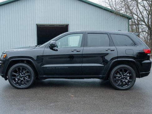 Used 2019 Jeep Grand Cherokee Altitude AWD/4WD image 5