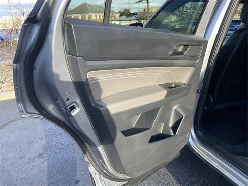 Used 2022 Volkswagen Atlas Cross Sport SE image 22