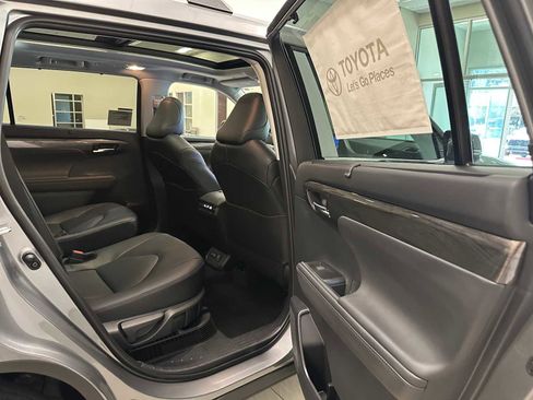 New 2026 Toyota Highlander Platinum image 26
