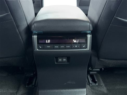 Used 2024 Lexus GX 550 image 23