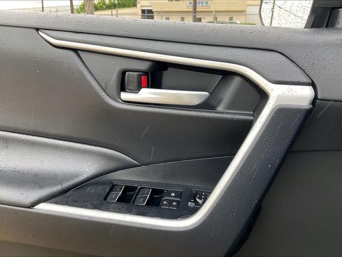 Used 2025 Toyota RAV4 XLE FWD image 35