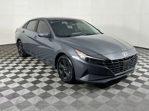 Used 2023 Hyundai Elantra SEL image 3