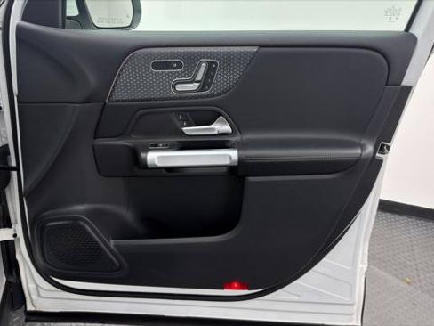 Used 2024 Mercedes-Benz GLB 250 image 23