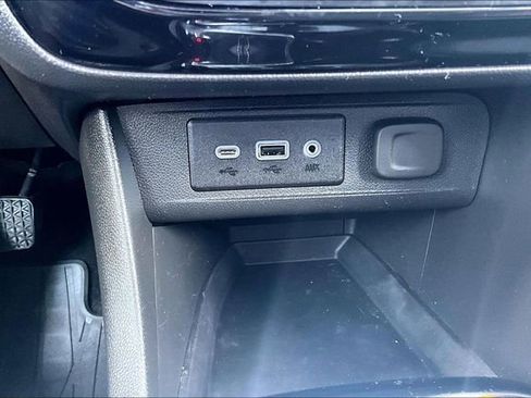 Used 2023 Buick Encore GX Preferred w/ Cold Weather Comfort Package AWD/4WD image 23