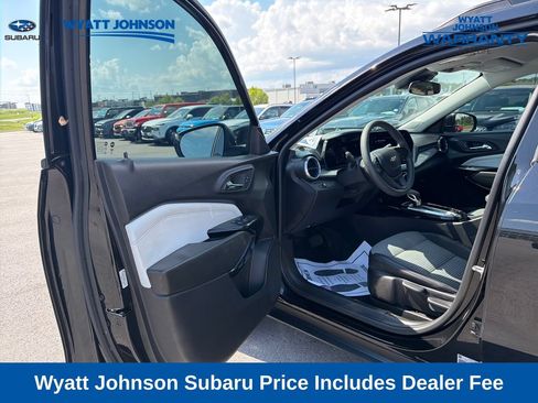 Used 2024 Chevrolet Trax LT FWD image 18