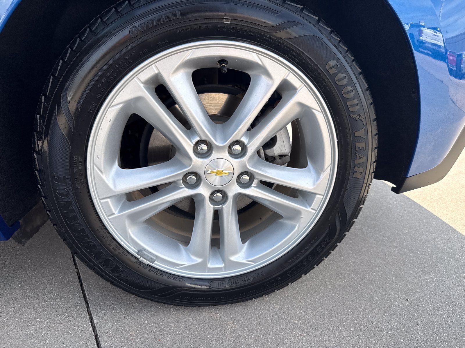 Used 2017 Chevrolet Cruze LT w/ Sun And Sound Package FWD image 27