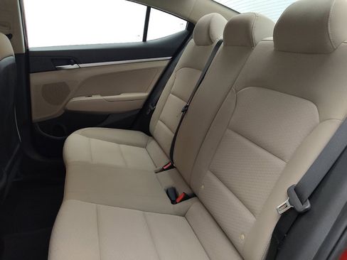 Used 2020 Hyundai Elantra SE FWD image 18
