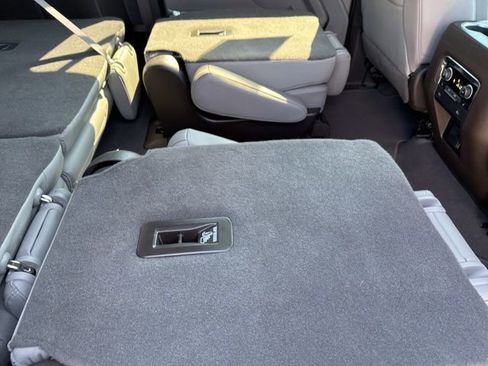 Used 2022 Chevrolet Suburban Z71 w/ Z71 Off-Road Package image 33