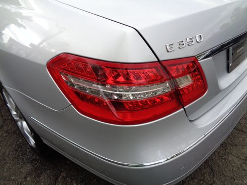 Used 2011 Mercedes-Benz E 350 4MATIC Sedan image 12