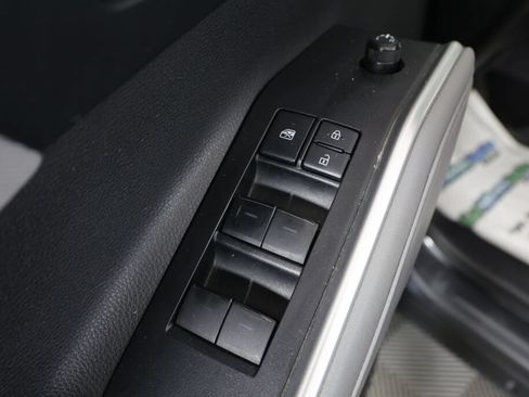 Used 2020 Toyota Highlander LE AWD/4WD image 32