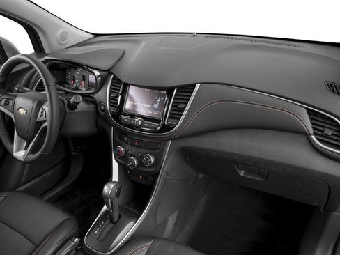 Used 2017 Chevrolet Trax LT w/ Driver Confidence Package AWD/4WD image 19