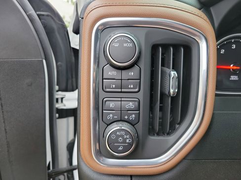 Used 2022 Chevrolet Silverado 1500 High Country image 31