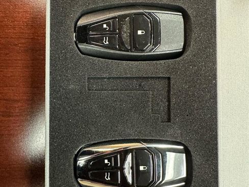 Used 2022 Aston Martin DB11 Volante image 27