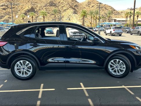 Used 2020 Ford Escape SE FWD image 2