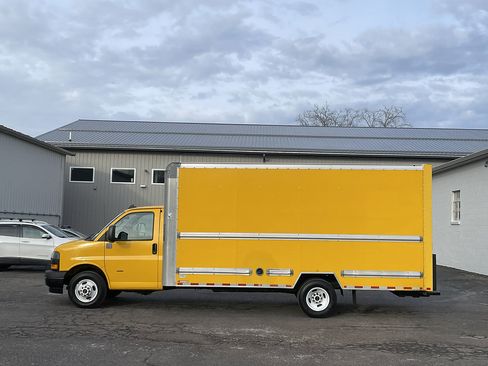 Used 2021 GMC Savana 3500 Extended w/ Power Convenience Package image 6