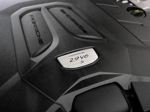 Used 2022 Porsche Cayenne S AWD/4WD image 42