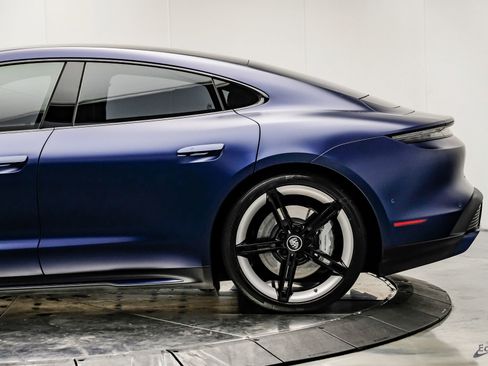 Used 2020 Porsche Taycan Turbo image 7