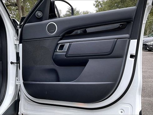 Used 2024 Land Rover Discovery S image 24