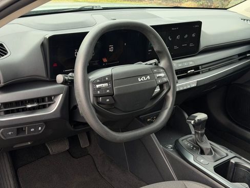Used 2025 Kia K4 image 11
