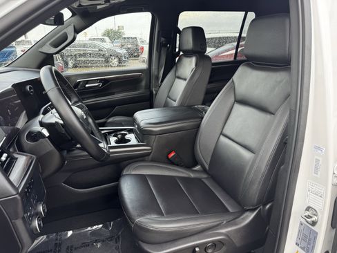 Used 2025 Chevrolet Suburban Z71 AWD/4WD image 27